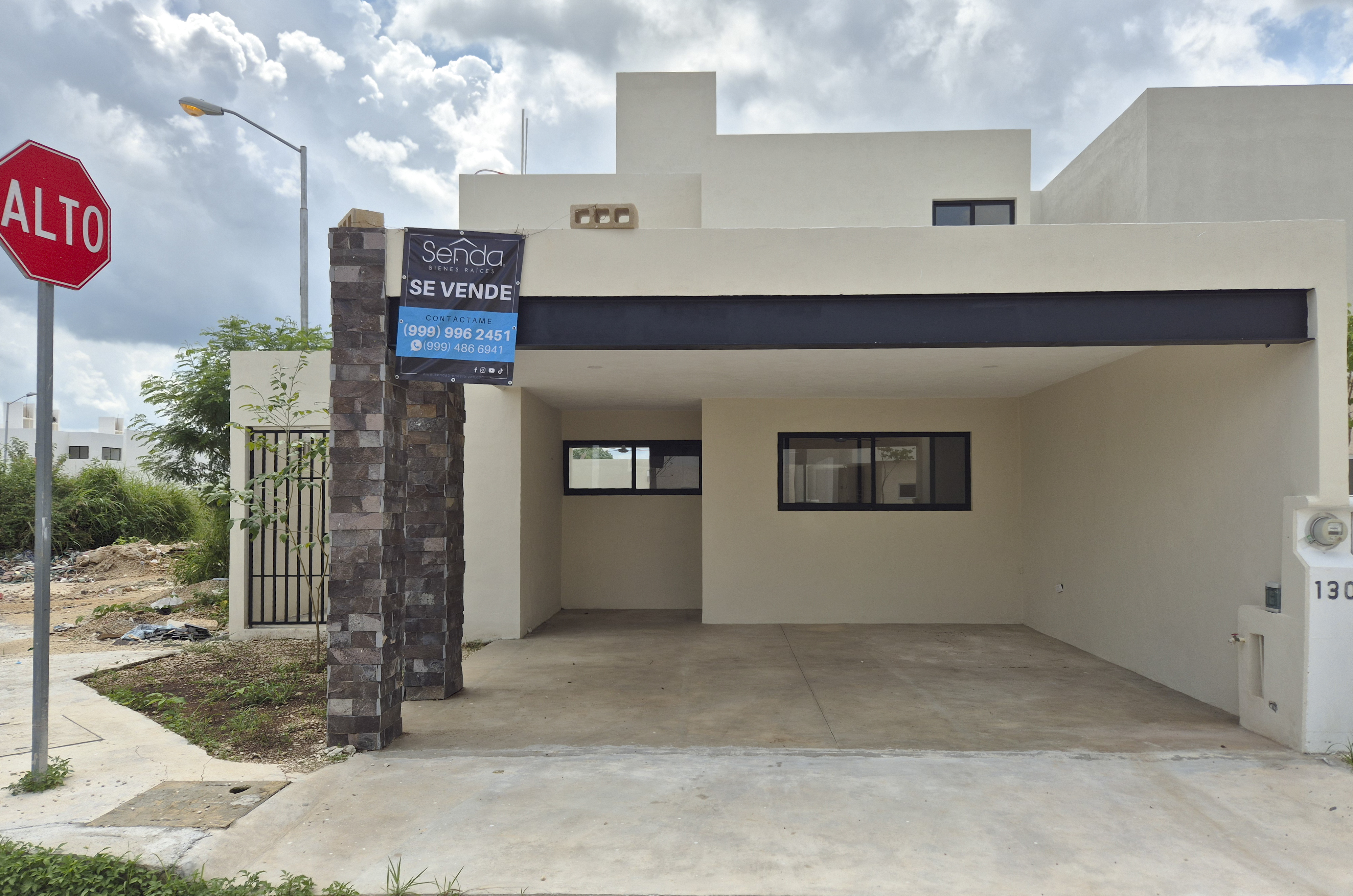 1859-Casa-en-Venta-en-Gran-San-Pedro-Cholul-con-habitacion-en-planta-baja-y-alberca (2).jpg